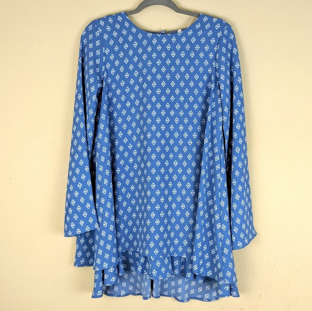 Sage Blue White High Low Key Hole Top Small